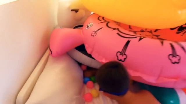 Дети хотят купаться|Мистер Макс и Мисс Кети|Папа в бассейне|Мистер Макс смотреть онлайн