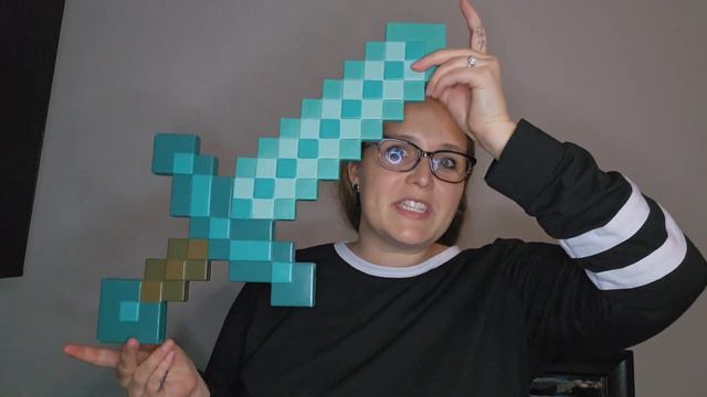 Unleash Your Inner Hero: Minecraft Sword Adventure Begins! смотреть онлайн
