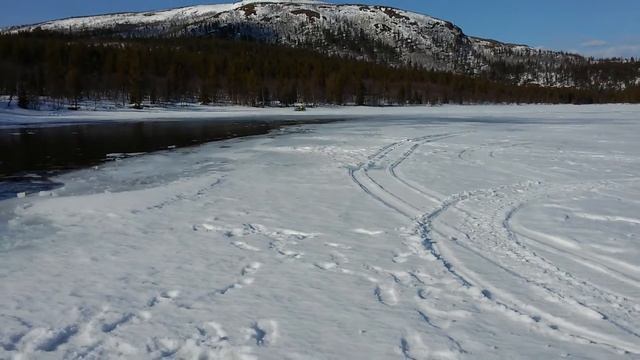 Прогулка по воде на снегоходе )