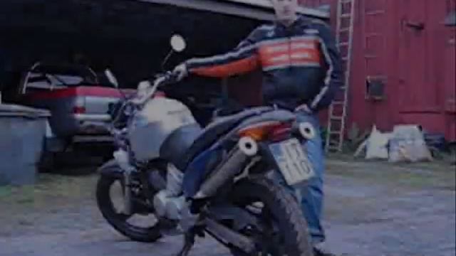 Honda Varadero 125 with twin pipes смотреть онлайн