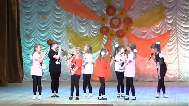 Ансамбль (младшая группа) отделения эстрадного пения, преп. Коломиец В.Г. Песня "Зонтики" смотреть онлайн