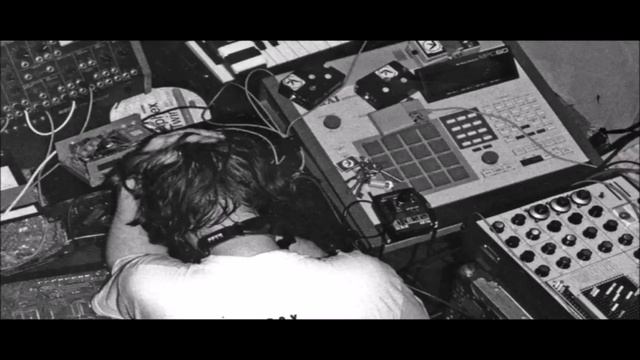 AFX (Aphex Twin) - 8 Knife Fork Freq смотреть онлайн