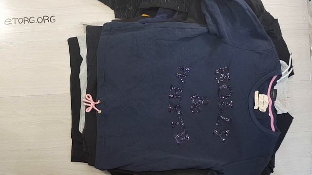 08324 Mix Sweatshirts (Толстовки без капюшона м/ж)№1 12,4 кг  37 ед