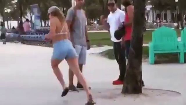 У тебя на шее паук смотреть онлайн