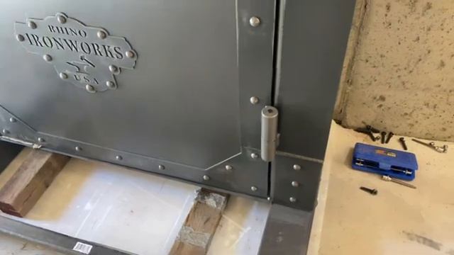 RHINO METALS IRONWORKS VAULT DOOR INSTALLATION смотреть онлайн