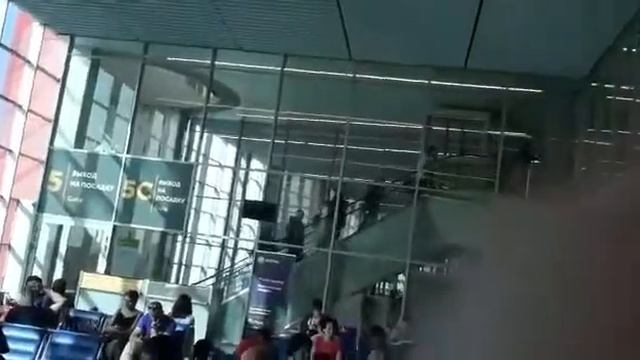 Аэропорт , Калининград область , зал ожидания ... смотреть онлайн