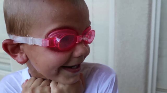 4 KIDS Prank DAD With iPhone In Ball Pit Pool! смотреть онлайн