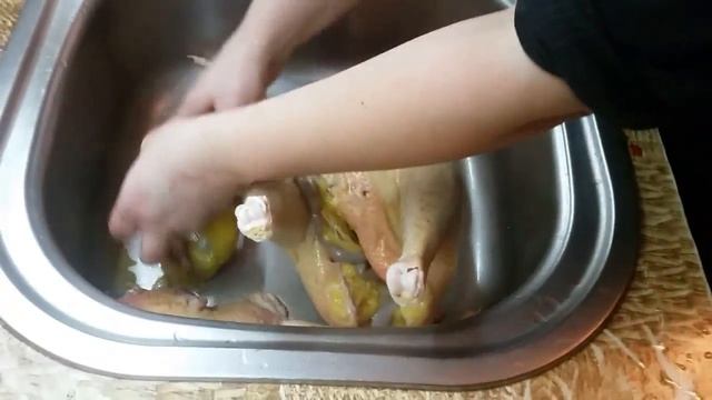 Как правильно и аккуратно разделывать курицу / Cum curațim găina. смотреть онлайн