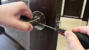 как установить ручку защёлку