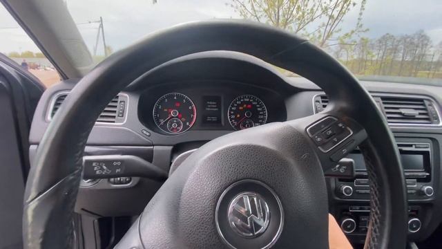 Volkswagen Jetta 2012 года. Простой, лёгкий в управлении, городской седан! смотреть онлайн
