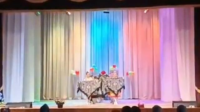 "Красота русского платка" исполняет танцевальный коллектив "Рит-Микс". смотреть онлайн