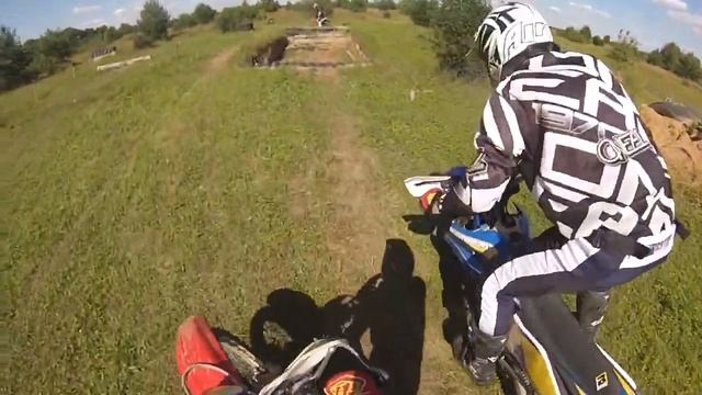 тренировка на трассе - XR400R, Husaberg FE350, Beta300RR смотреть онлайн