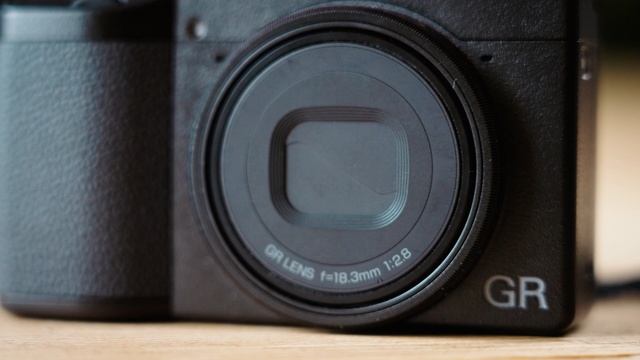 The perfect travel camera? Quick look review of the Ricoh GR III | MPB смотреть онлайн