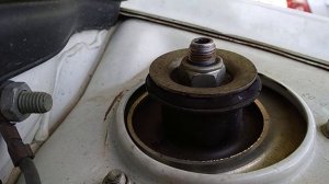 Треск при повороте руля на вывешенном колесе как будто закусывает калина