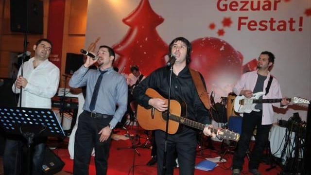 Albanian Music - Arber Osmani - Drejt Rruges Time.wmv смотреть онлайн