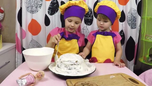 Готовим торт-Барби на день рождения. Making Barbie birthday cake смотреть онлайн