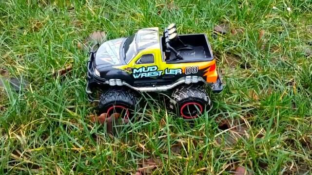 Джип на пульте управления Jeep on the remote control Jeep auf der Fernbedienung смотреть онлайн