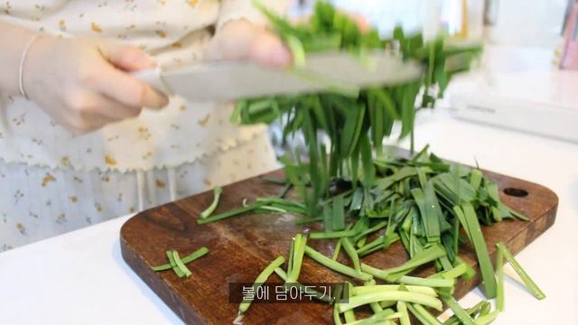 ENG)vlog?치즈폭탄 불닭이랑 베이컨김치주먹밥 먹고 쫀득한 딸기모찌 만드는 자취생 브이로그 (레몬얼그레이티, 언박싱, 시금치두부무침, 가지덮밥) смотреть онлайн