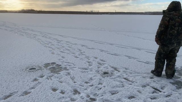ПЕРВЫЙ ЛЁД РЫБАЛКА В СВОБОДНОЕ ОТ РАБОТЫ ВРЕМЯ