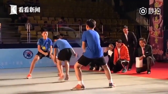 Китаец показал мастер класс на скакалке 