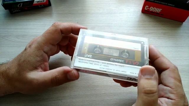 Небольшая ностальгическая коллекция кассет. смотреть онлайн