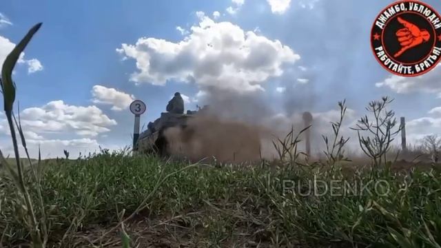 Танкисты Южной Группировки Войск Проходят Боевое Слаживание В "ЛНР" смотреть онлайн