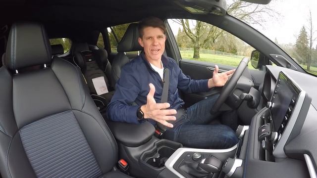 2020 Toyota RAV4 Hybrid Review // With CRV + Outlander Comparisons смотреть онлайн