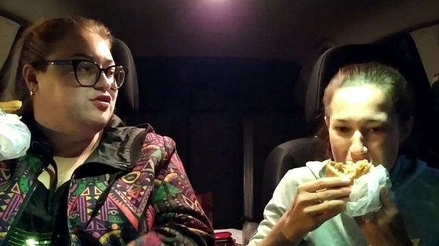 мукбанг шаурма в булке / mukbang shawarma in a bun смотреть онлайн