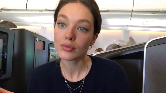 Natural Everyday Makeup Tutorial On The Plane With Model Emily DiDonato смотреть онлайн
