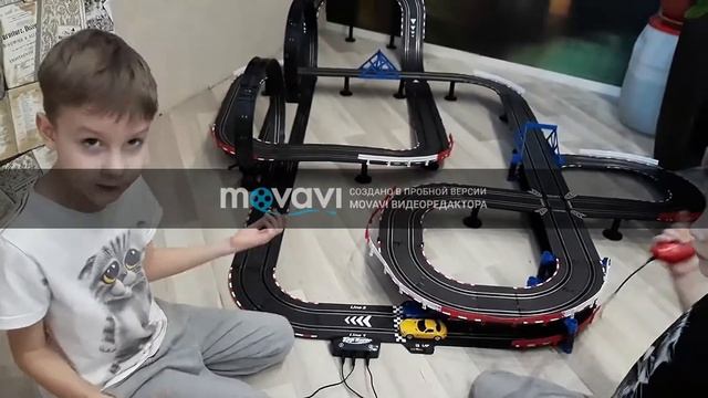 Гоночный трек от Mercedes смотреть онлайн