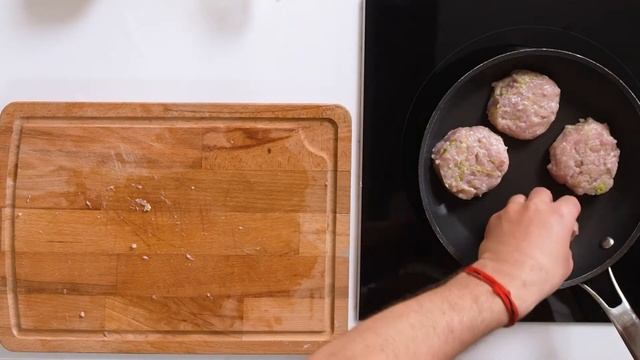 «Готовь как шеф»: котлеты из индейки с лечо смотреть онлайн