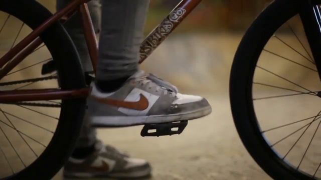 Как сделать барспин из фэйки на MTB (How To Fakie To Barspin MTB)