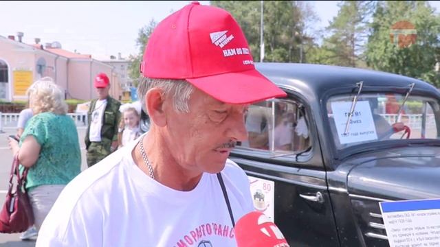 Ретро-автомобили приехали в Уссурийск смотреть онлайн