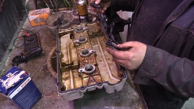 замена прокладки клапанной крышки и свечных колодцев на двигателе G4-BP/ G4-JS смотреть онлайн