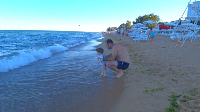 Золотые Пески. Август 2020. Что творится на пляже?/Golden Sands. August 2020. What's on the beach? смотреть онлайн