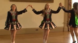 Красивый Ирландский танец ногами,в Исполнении девушек!!