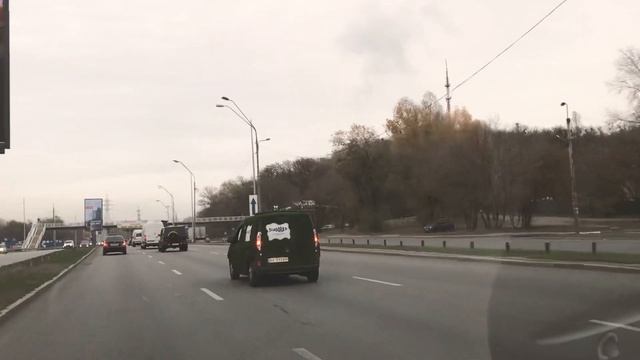 Еще один очень странный автомобиль колесит по городу))) Очень необычное средство передвижения смотреть онлайн