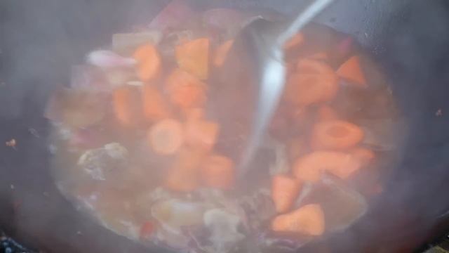 38一斤牛腩，炖两胞胎胡萝卜，汤鲜肉香超级好吃，苗大姐咔擦咔擦一大碗 #大口吃肉 смотреть онлайн