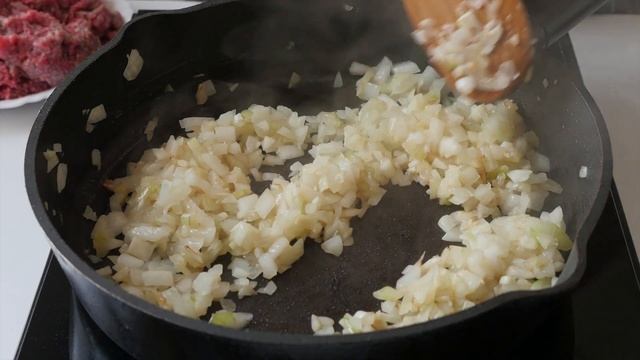 Мусака по-гречески. Классический рецепт с баклажанами и фаршем смотреть онлайн