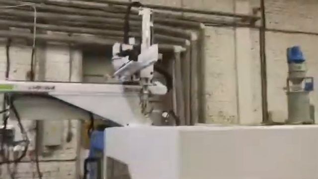 Робот для литьевых машин AlfaRobot серии Redstone смотреть онлайн