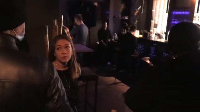 В Иркутске полицейские выявили 11 баров, которые работали после 23:00 смотреть онлайн