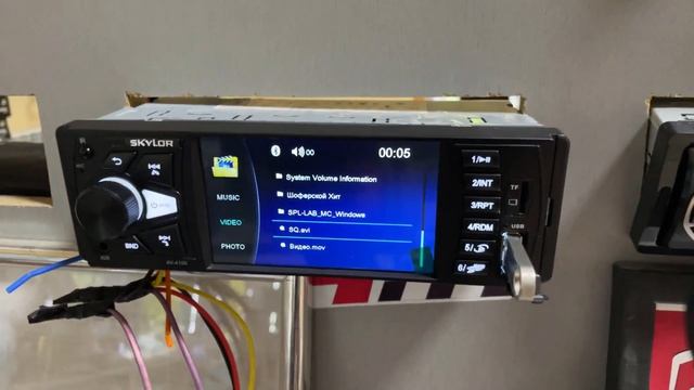 Нет возможности поставить 2din а нужна камера заднего вида? Выручит такой Skylor av-4100 смотреть онлайн