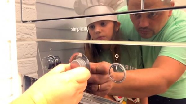 24 часа на КУХНЕ Настя и Саша готовят My little Nastya