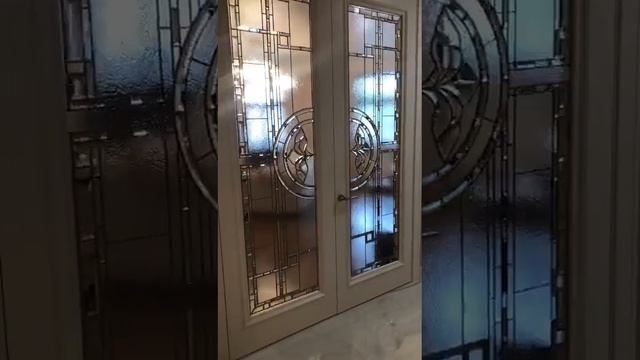 Витраж Реалистик с фацетами в межкомнатной двери смотреть онлайн