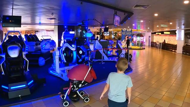 Шри-Ланка: Канди. Ботанический сад и торговый центр - Семейный Лайв Тревел Влог смотреть онлайн