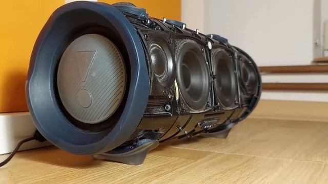 JBL Xtreme 2 bass test-100%Volume смотреть онлайн