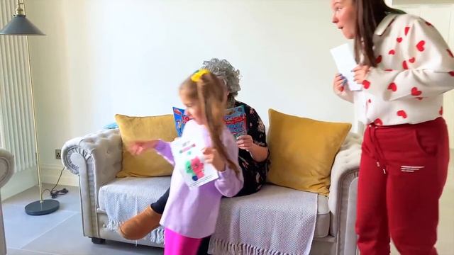 Ruby and Bonnie exchange gifts with family on Valentine's Day смотреть онлайн