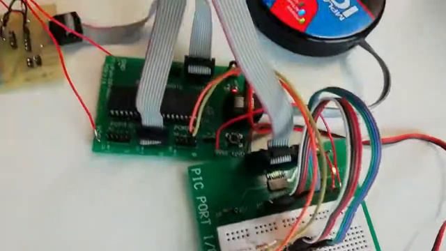 PIC18F4520 ADC CH0 & CH3 10 bit digital output смотреть онлайн