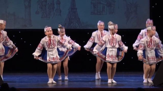 Белорусский танец "Подружки". Образцовый ансамбль народного танца "Черноморочки", г. Ялта смотреть онлайн