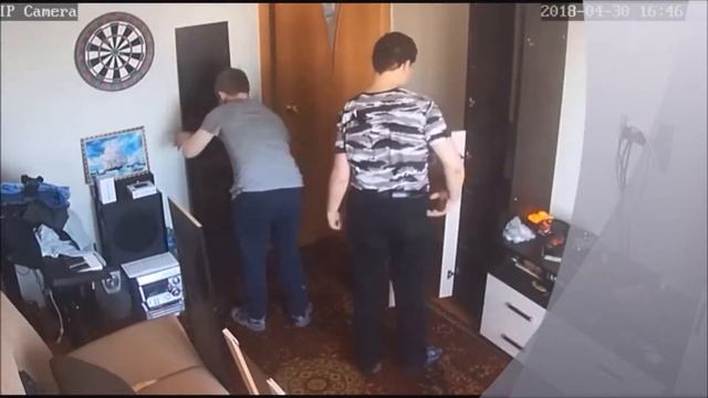 Разбираем стенку у Санька смотреть онлайн
